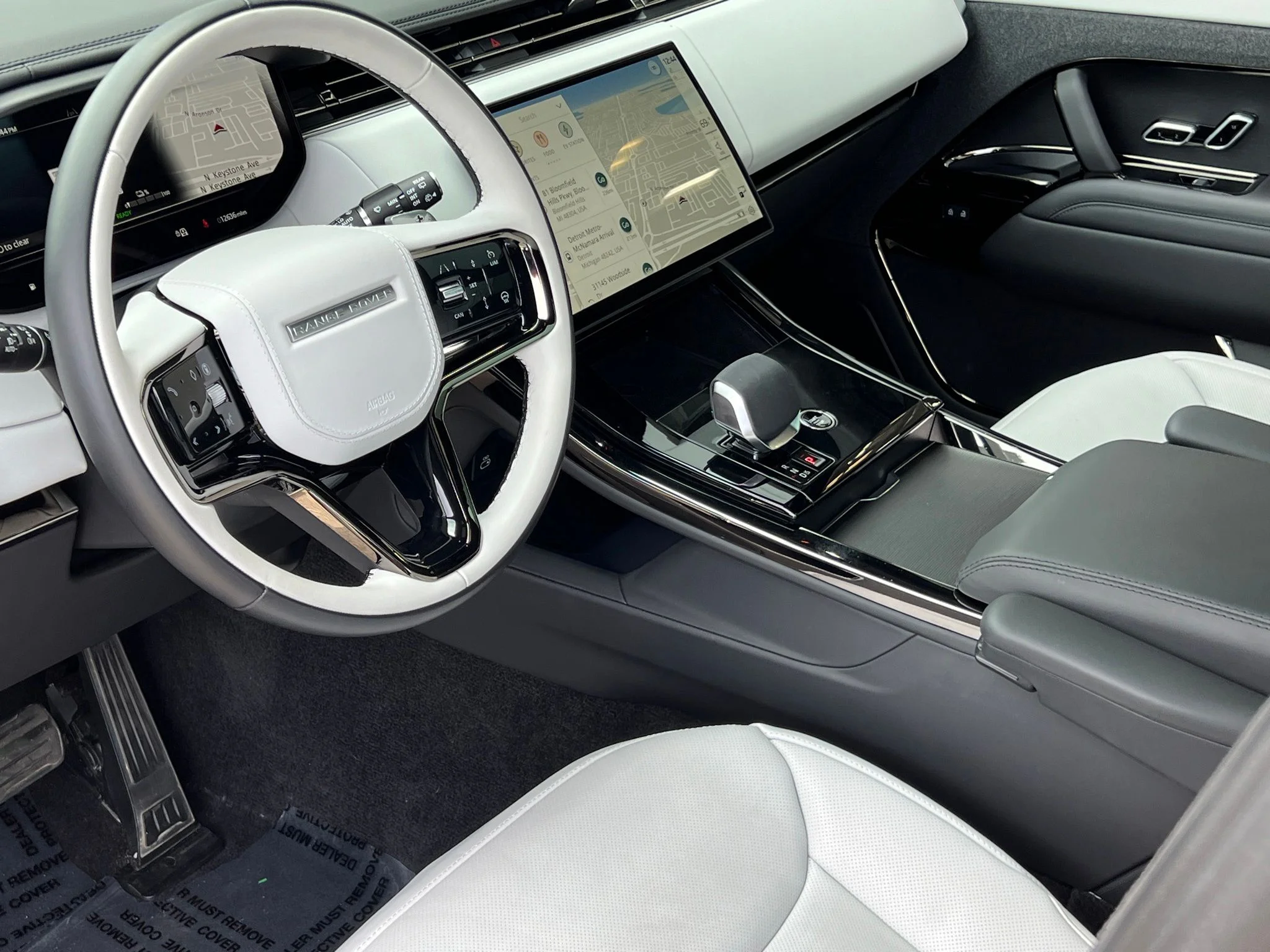 Used 2025 Red Land Rover Autobiography image 23