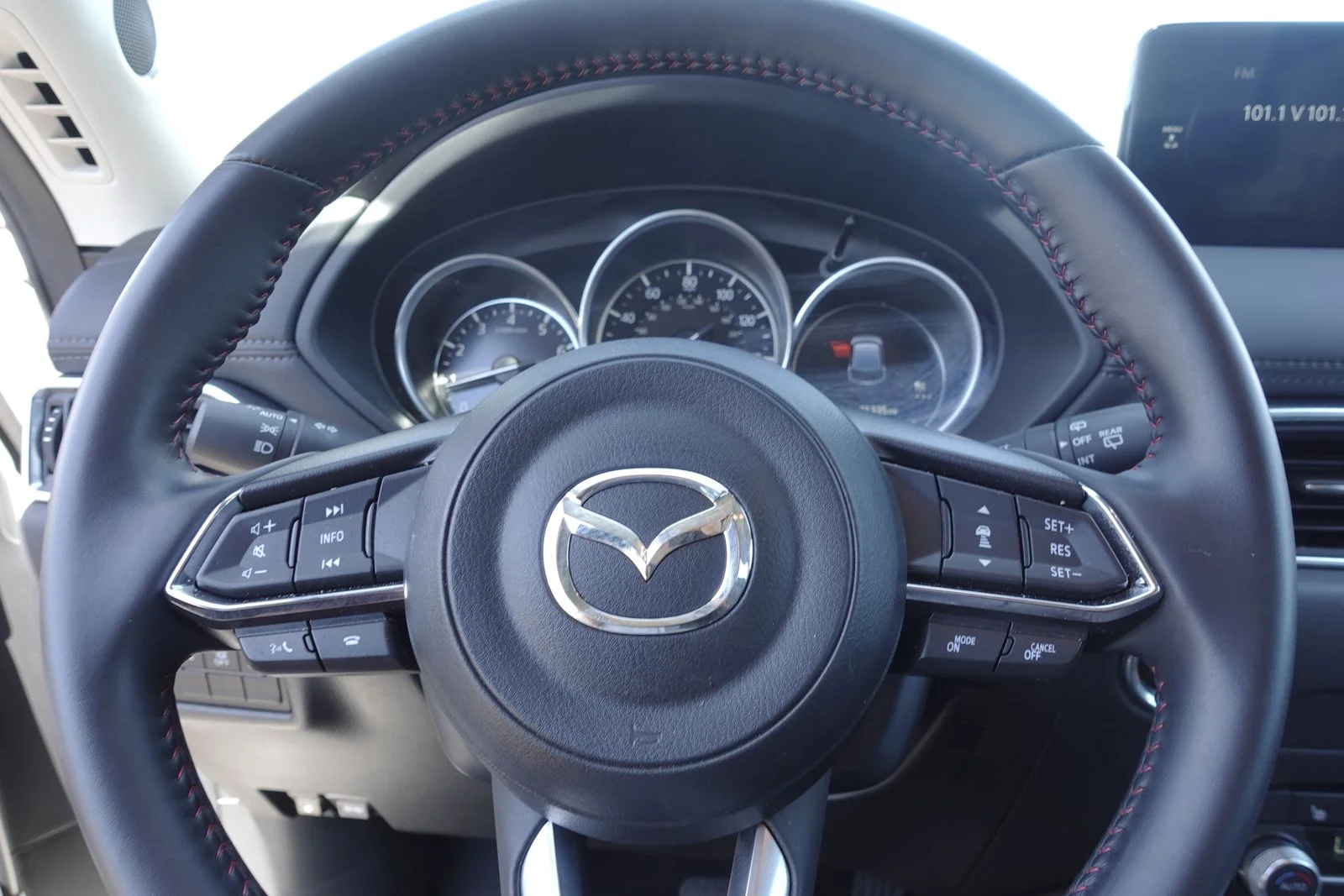 Certified Used 2025 Rhodium White Metallic Mazda 2.5 S Carbon Edition image 19