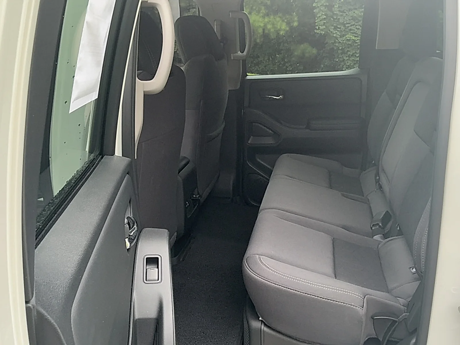 Used 2025  Nissan Crew Cab SV 4x2 image 14