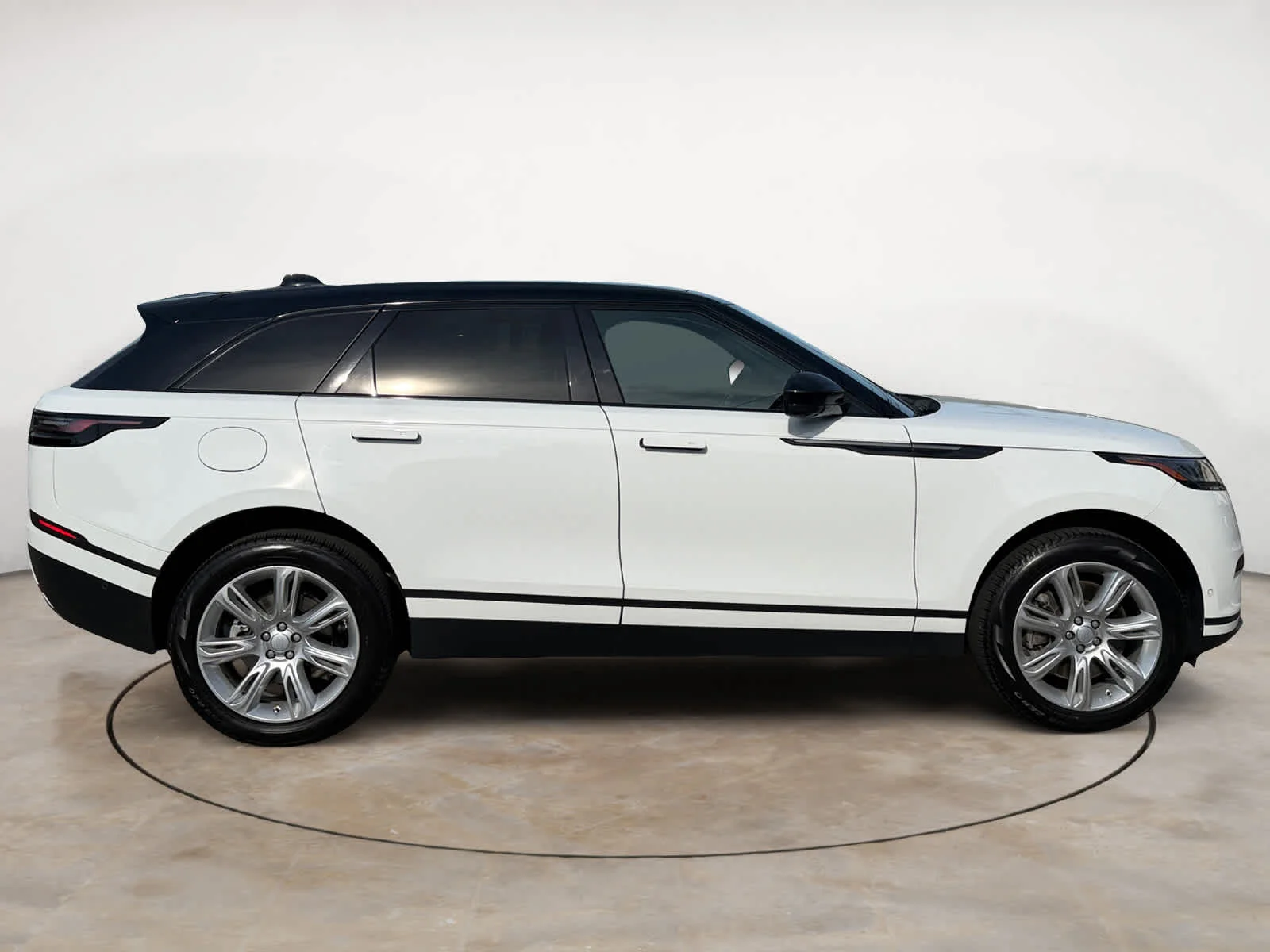 Used 2026 Fuji White Land Rover S image 6