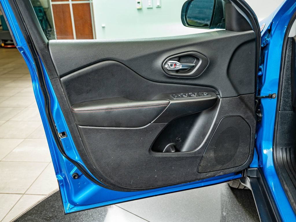 Used 2020 Hydro Blue Pearlcoat Jeep Trailhawk image 18