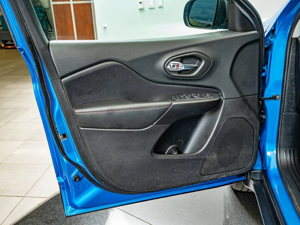 Used 2020 Hydro Blue Pearlcoat Jeep Trailhawk image 18