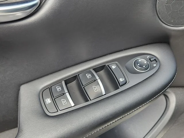 Certified Used 2021 Majestic INFINITI LUXE image 11