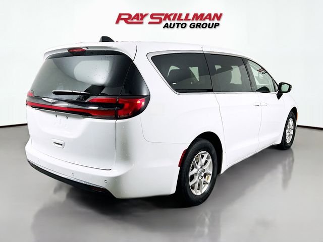 2024 Chrysler Pacifica Touring L - Photo 7