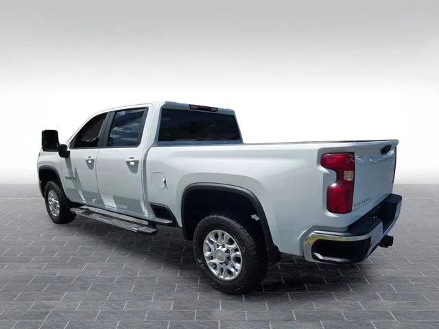 Used 2025 White Chevrolet LT image 6