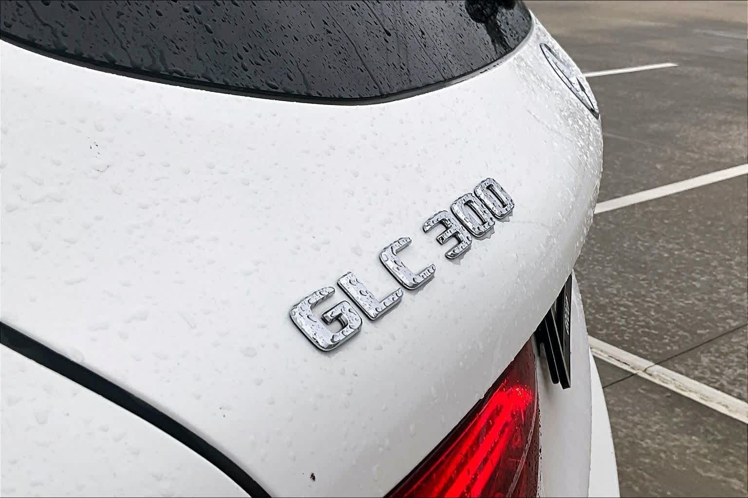 Used 2019 Polar White Mercedes-Benz GLC 300 image 28