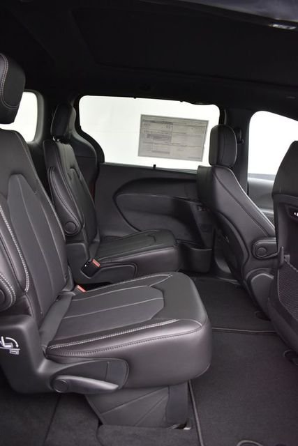 2026 Chrysler Pacifica Select - Photo 8
