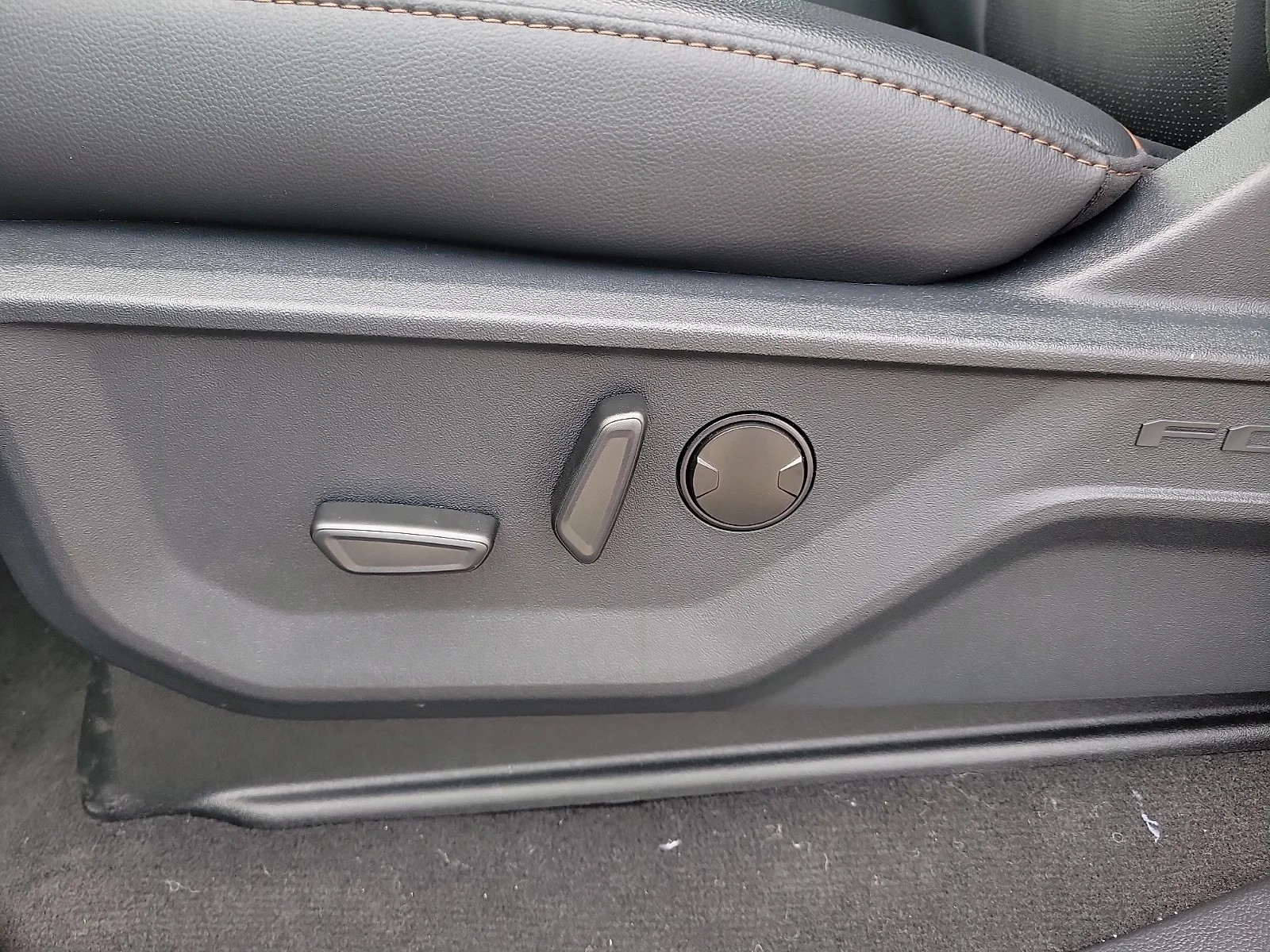 New 2026 Glacier Gray Metallic Tri-Coat Ford F-250&reg; Lariat&reg; image 13
