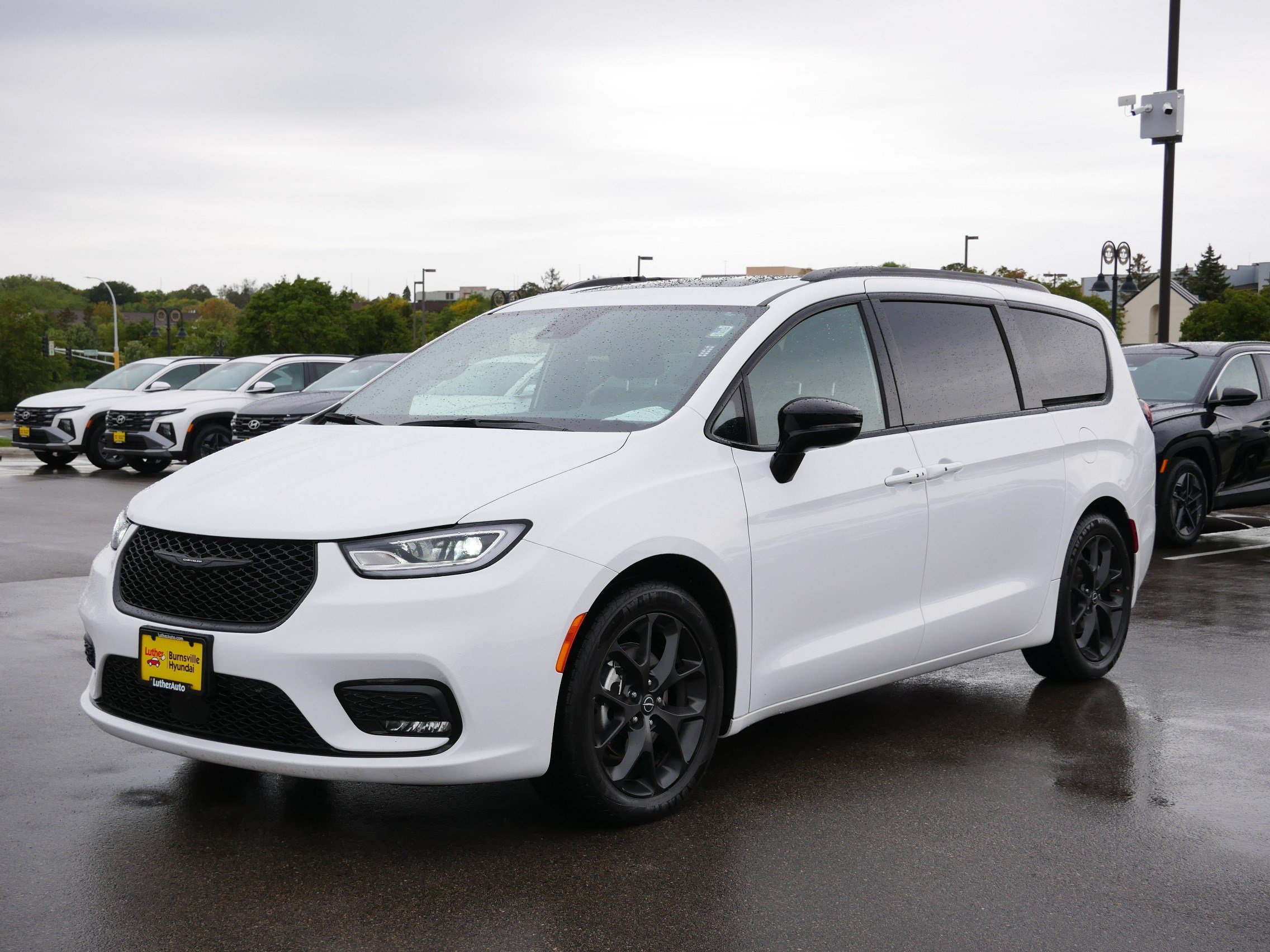 2026 Chrysler Pacifica Limited - Photo 3