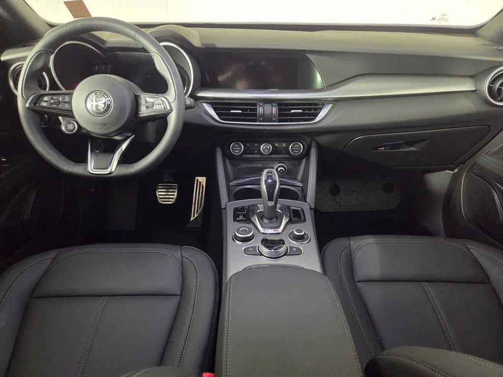 New 2026 Moonlight Gray Metallic Alfa Romeo Base image 19