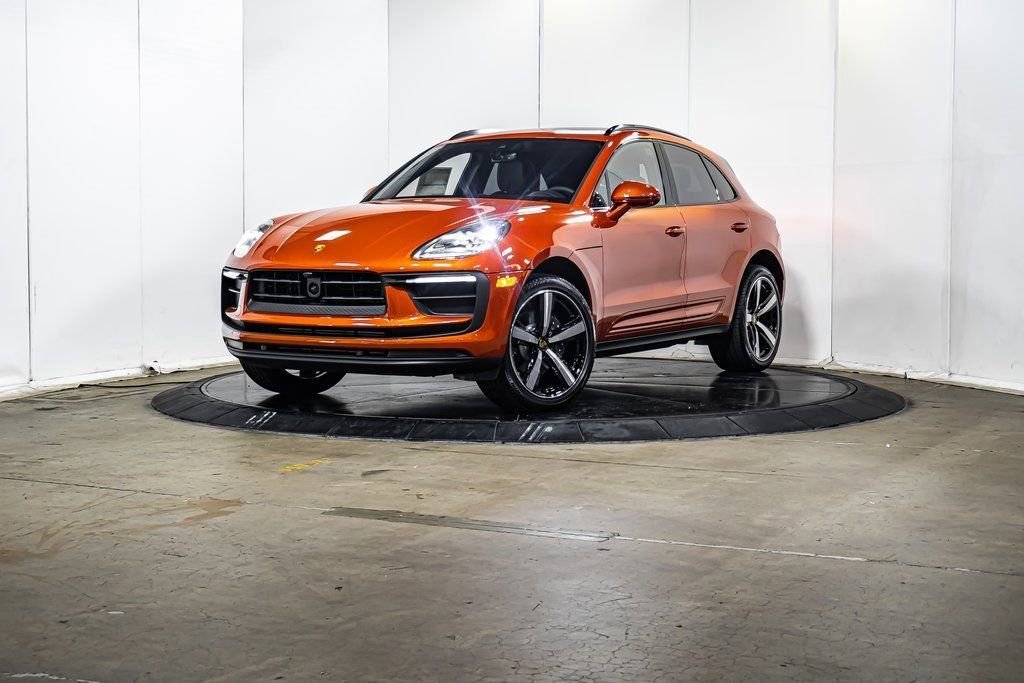 2025 Porsche Macan's photo