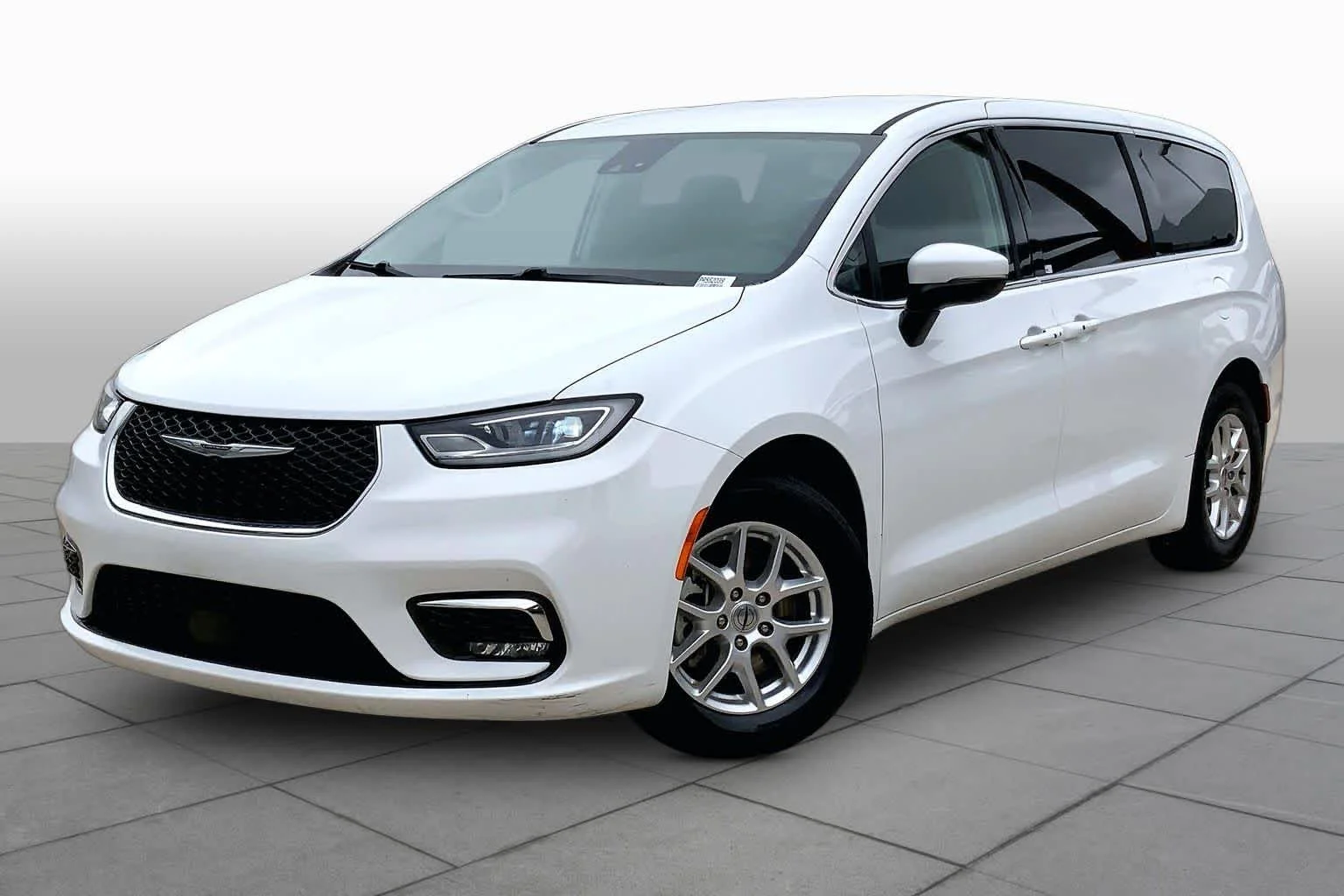 2023 Chrysler Pacifica Touring L's photo