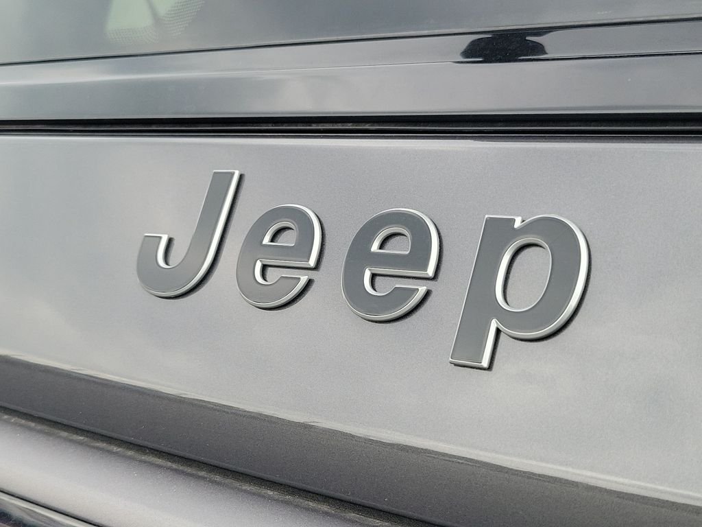 New 2026 Baltic Gray Metallic Clearcoat Jeep Upland image 7