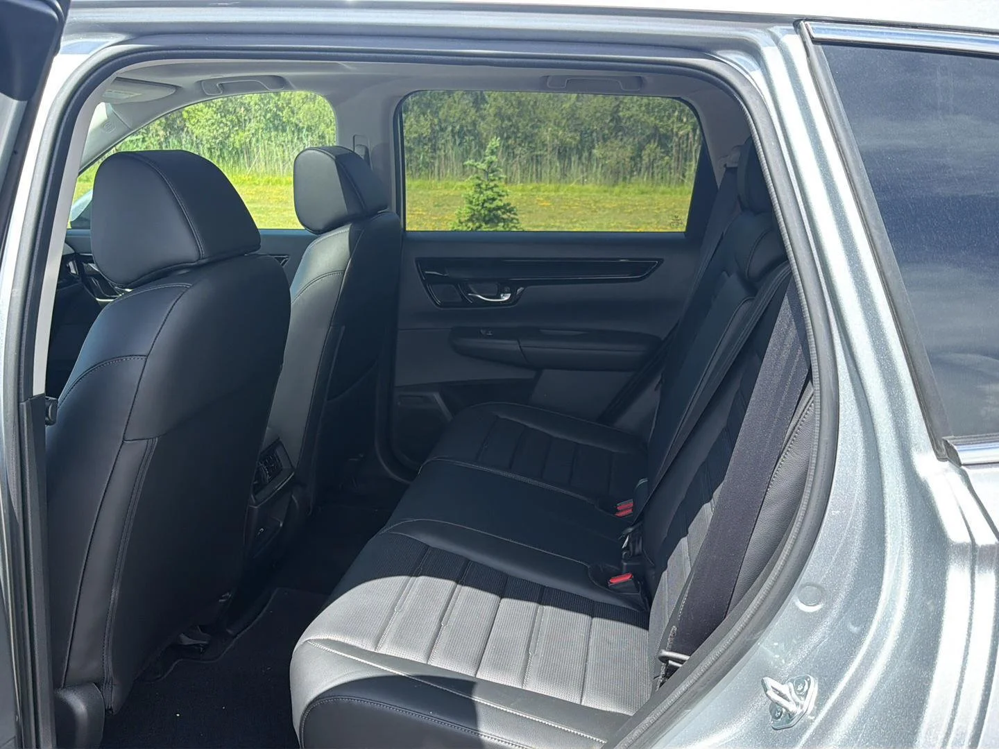 Used 2025 Solar Silver Metallic Honda EX-L image 12