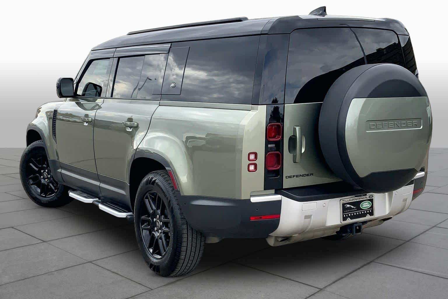 Used 2023 Pangea Green Metallic Land Rover S image 10