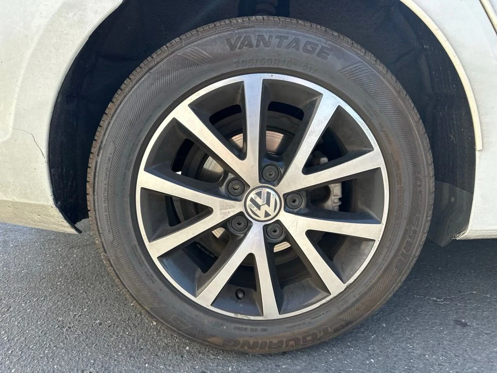 Used 2018 Pure White Volkswagen 1.4T SE image 5