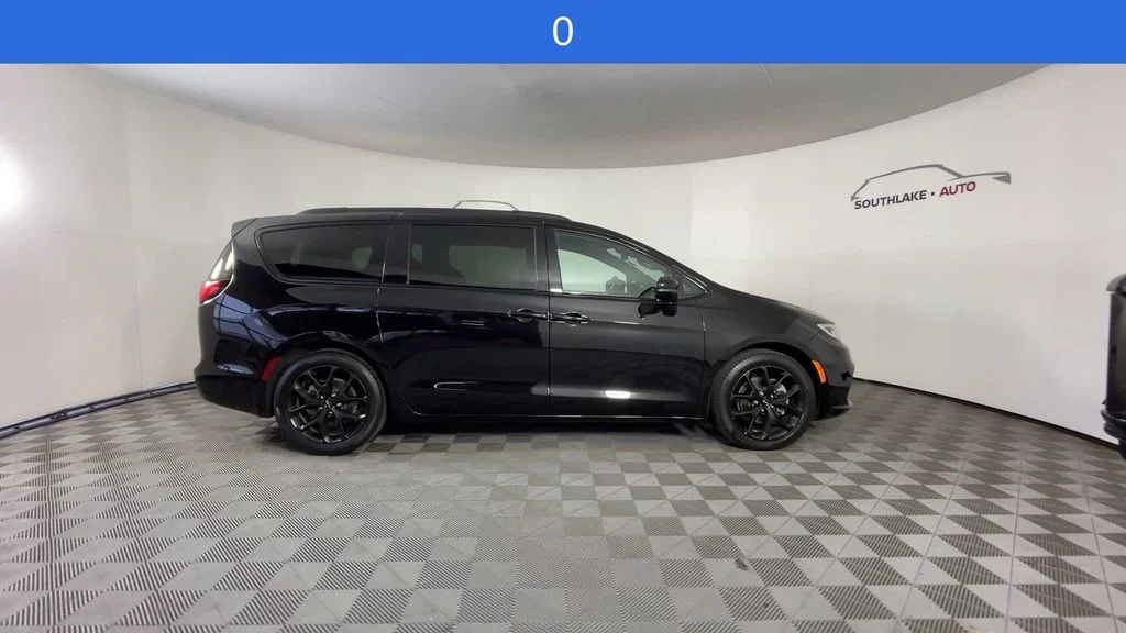 Used 2025 Black Chrysler Limited image 10