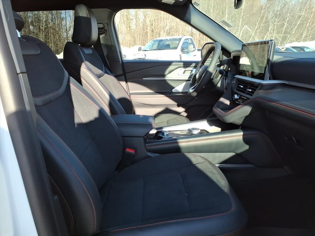 New 2026 Star White Metallic Tri-Coat Ford ST image 8