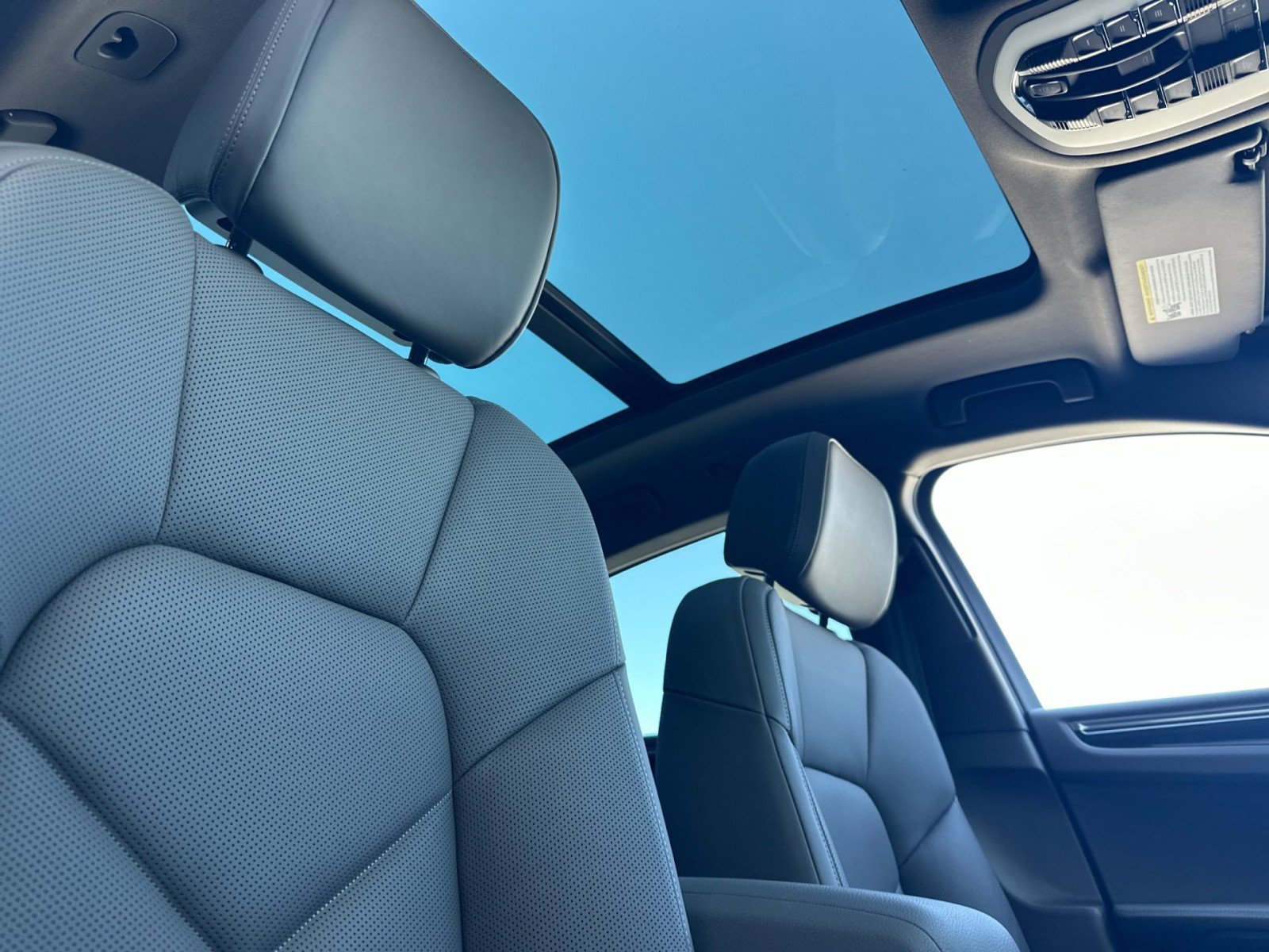 New 2026 White Porsche Macan (AWD) image 17