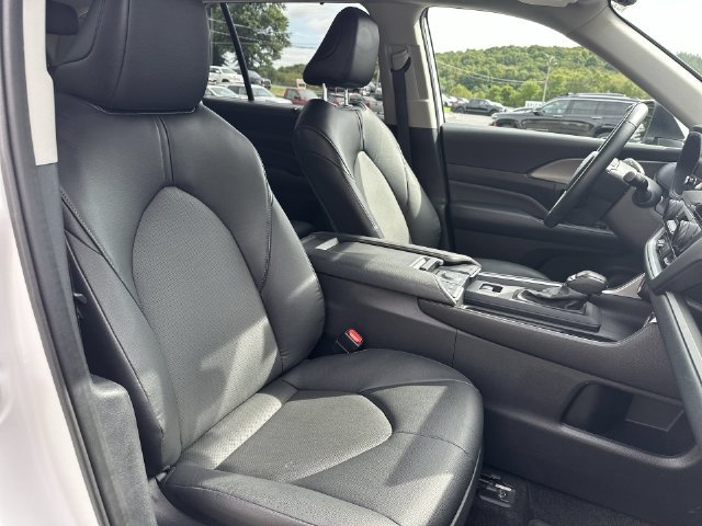 Certified Used 2024 Wind Chill Pearl Toyota XLE image 34