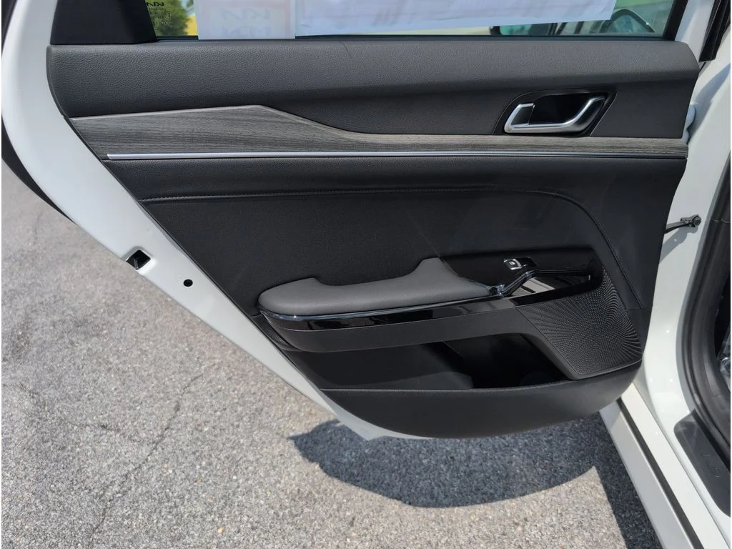 2025 Kia K5 EX - Photo 30