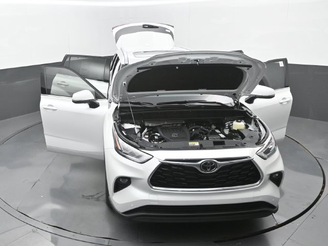 New 2026 Wind Chill Pearl Toyota Limited image 35