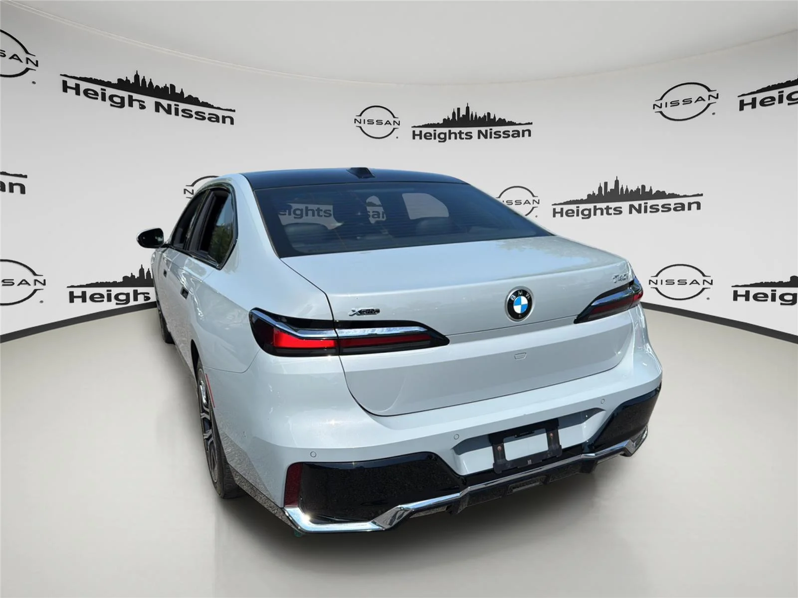 Used 2025 GRAY BMW 740i xDrive image 4