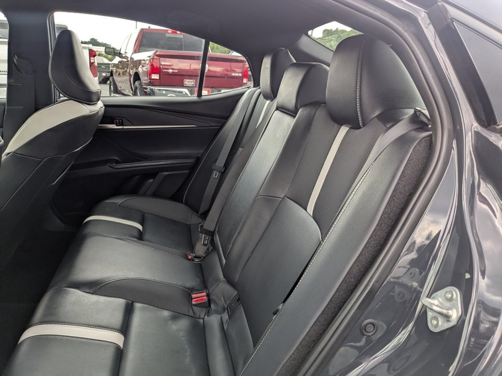 Used 2025  Toyota SE image 24