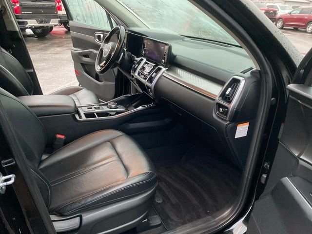 Used 2022 Black Kia S image 41