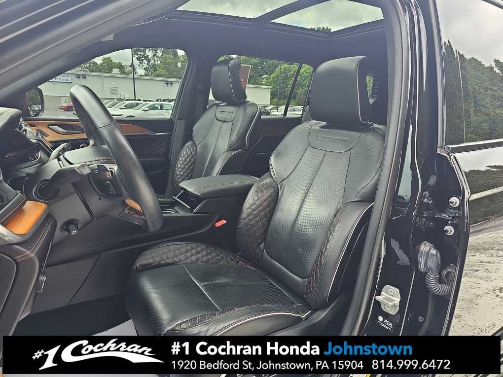 Used 2023 Diamond Black Crystal Pearlcoat Jeep Summit Reserve image 13
