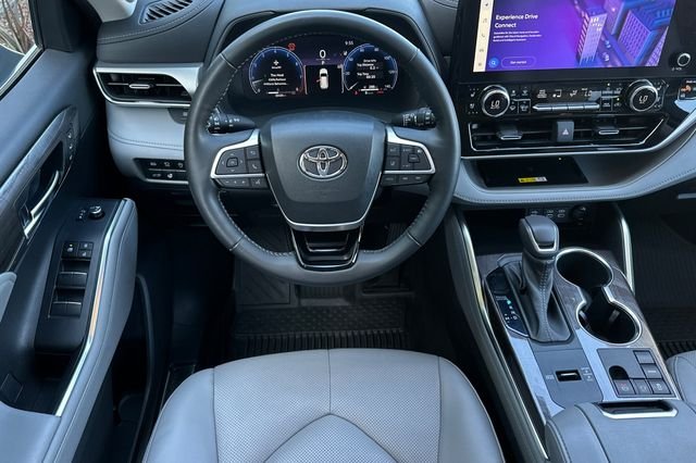 Used 2023 Silver Toyota Platinum image 18