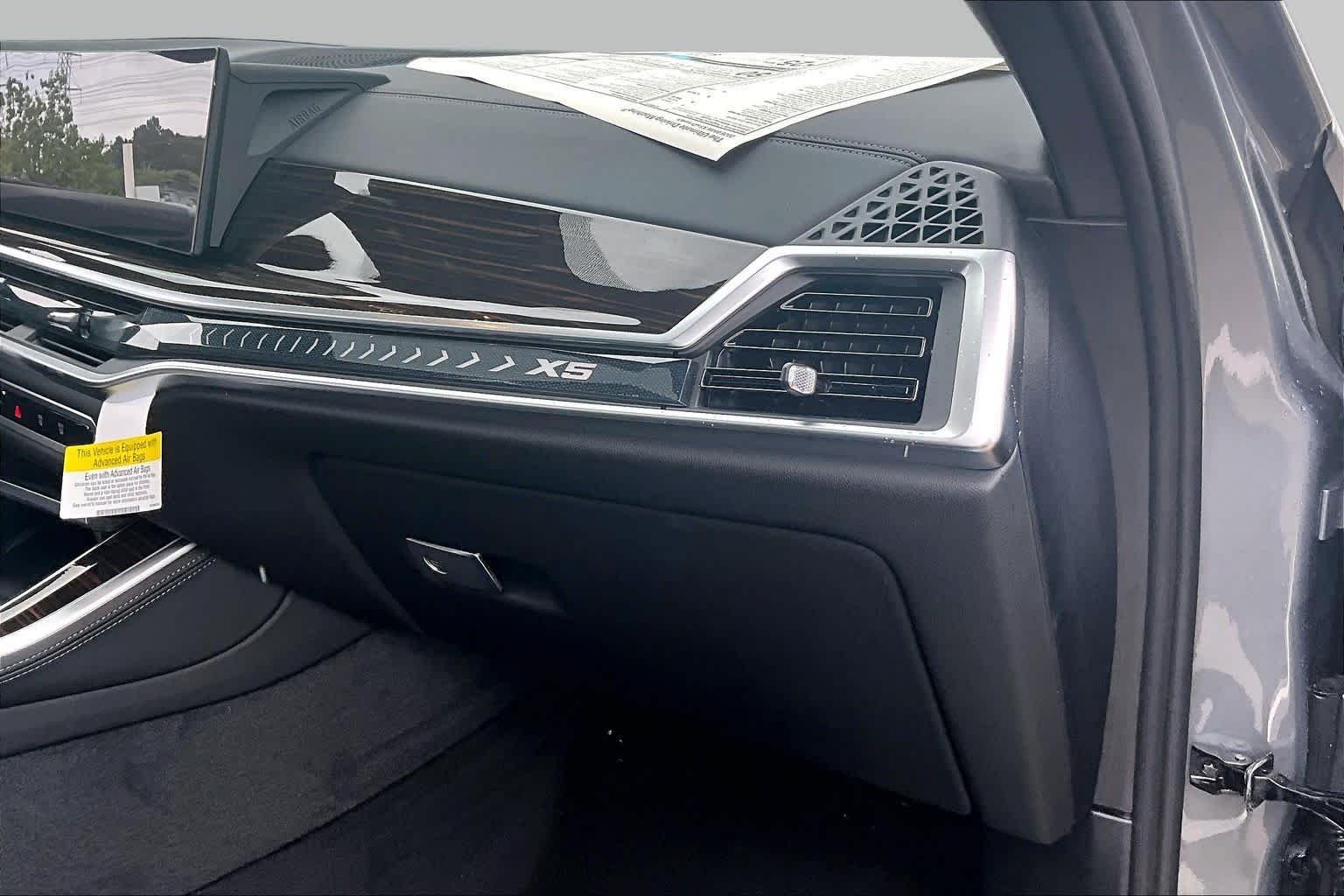 Used 2026 Skyscraper Grey Metallic BMW xDrive40i image 18