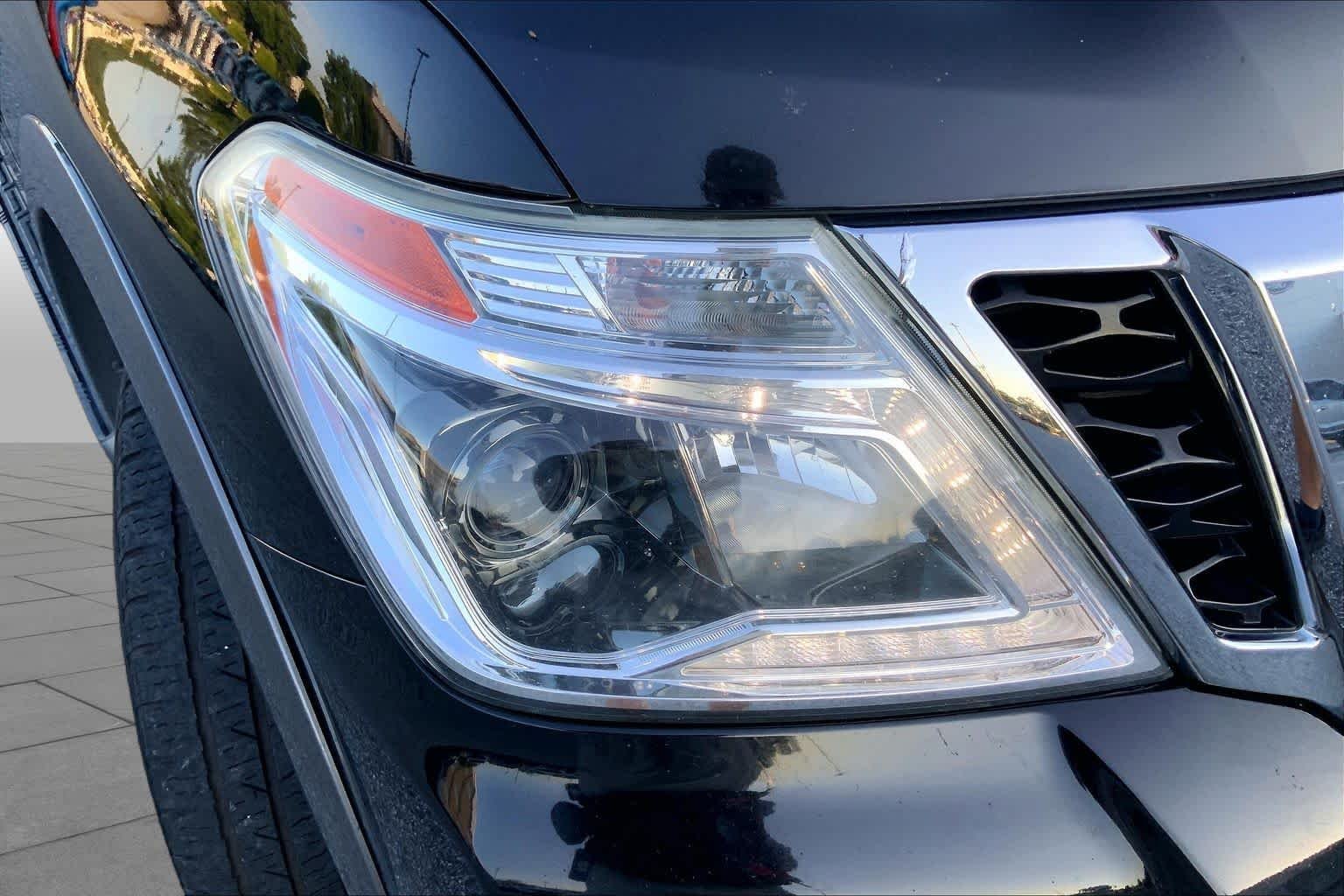 Used 2019 Super Black Nissan SL image 25