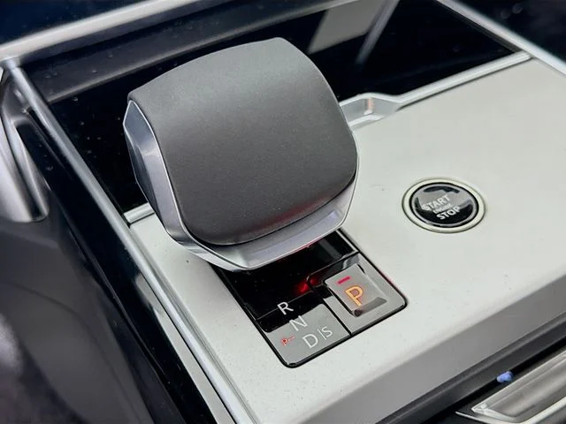 New 2026 Fuji White Land Rover SE image 19