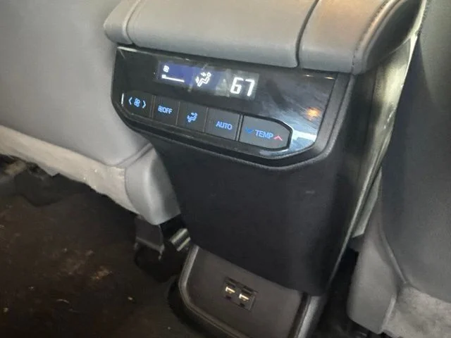 Used 2021  Toyota XLE image 28