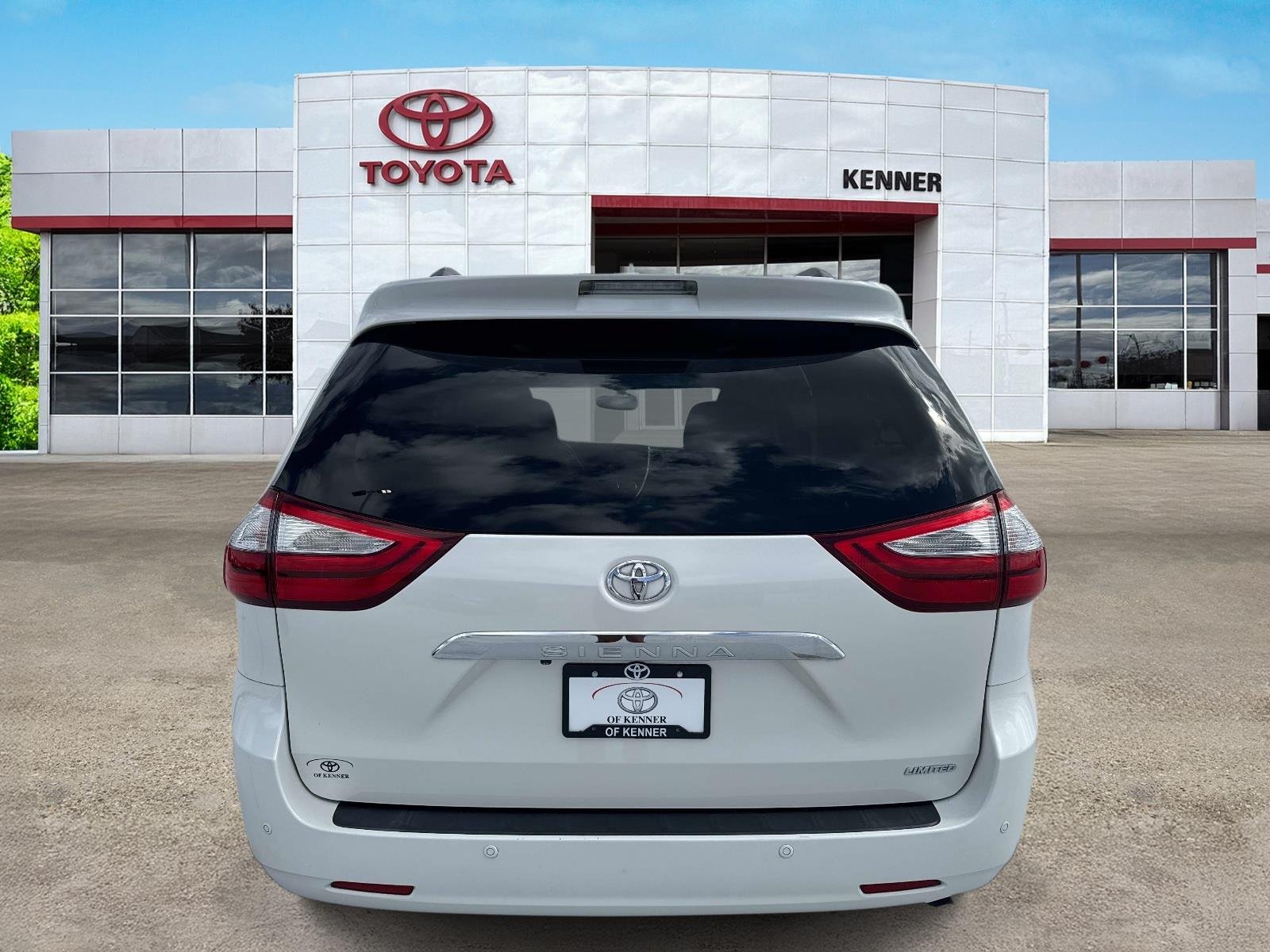 Used 2017 Blizzard Pearl Toyota Limited 7-Passenger image 5
