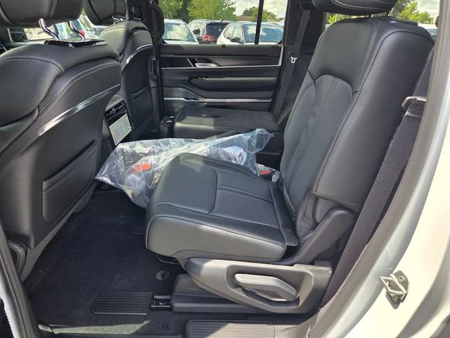 New 2026 Bright White Clear-Coat Exterior Paint Jeep Summit Obsidian image 5