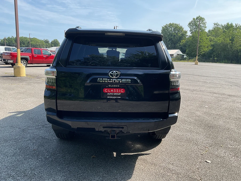 Used 2019 Midnight Black Metallic Toyota SR5 Premium image 6