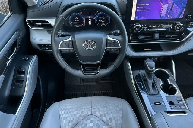Used 2023 Silver Toyota Platinum image 18