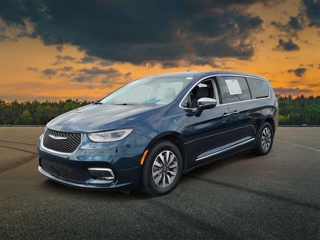 Used 2022 Chrysler Pacifica Hybrid Limited with VIN 2C4RC1S73NR187875 for sale in Beavercreek, OH