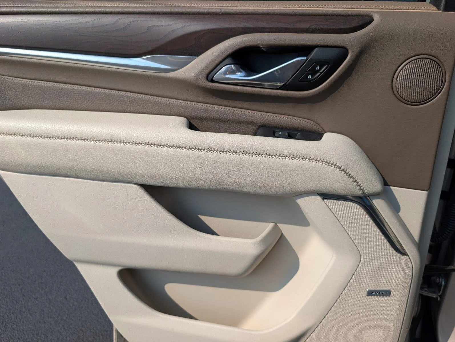 Used 2021 PEARL BEIGE METALLIC GMC Denali image 39