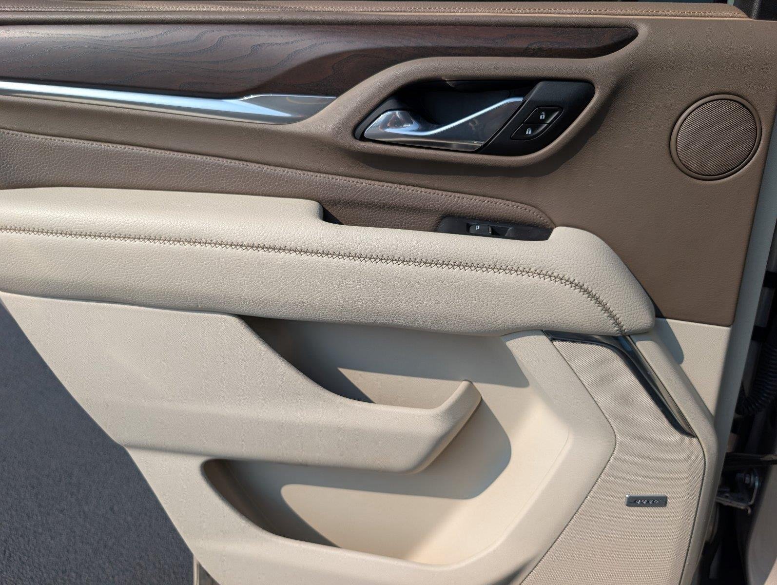 Used 2021 PEARL BEIGE METALLIC GMC Denali image 39