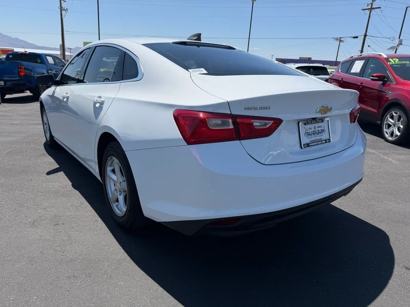 Used 2018 SUMMIT WHITE Chevrolet LS image 5