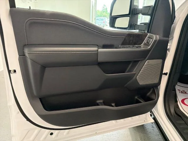 New 2027 Oxford White Ford F-250® Lariat® image 30