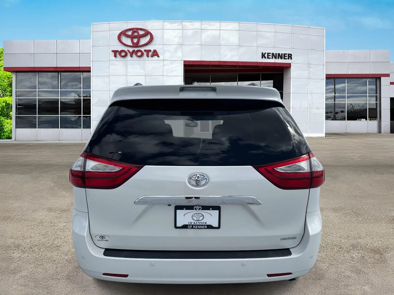Used 2017 Blizzard Pearl Toyota Limited 7-Passenger image 5