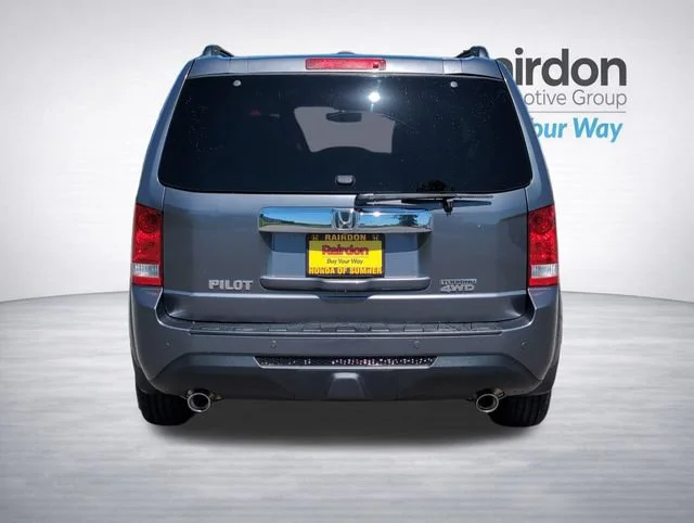 Used 2012 Polished Metal Metallic Honda Touring image 6