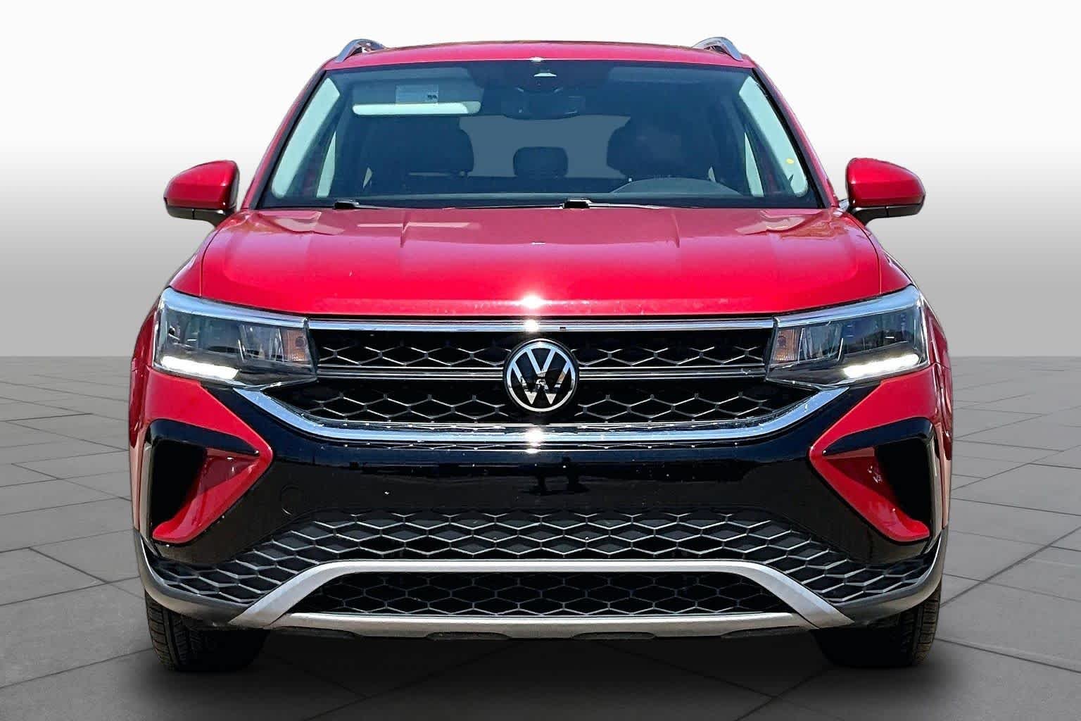 Used 2023 Kings Red Metallic Volkswagen SE image 4
