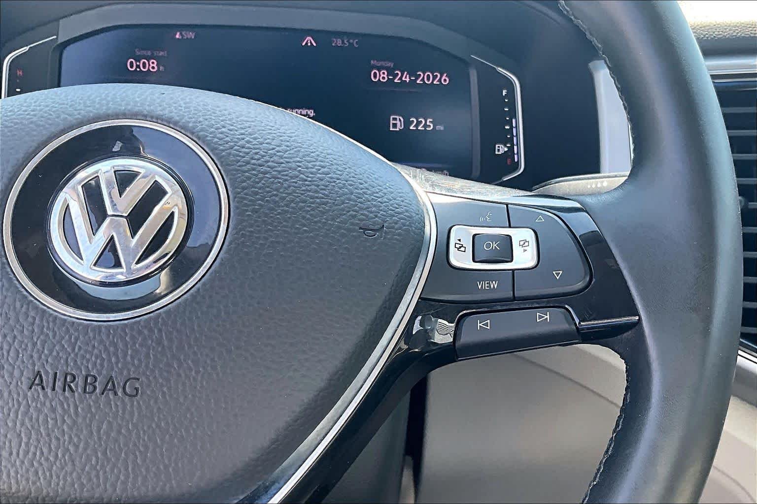 Used 2019 Pure White Volkswagen 3.6L V6 SEL image 21