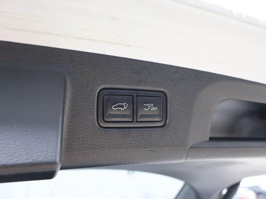Used 2025 White Kia S image 16