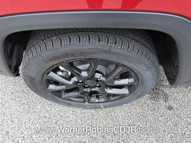 New 2026 Red Hot Pearl-Coat Exterior Paint Jeep Latitude image 17